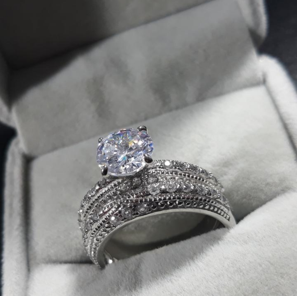 Gorgeousnesssss! Wedding ring engagement ring glam